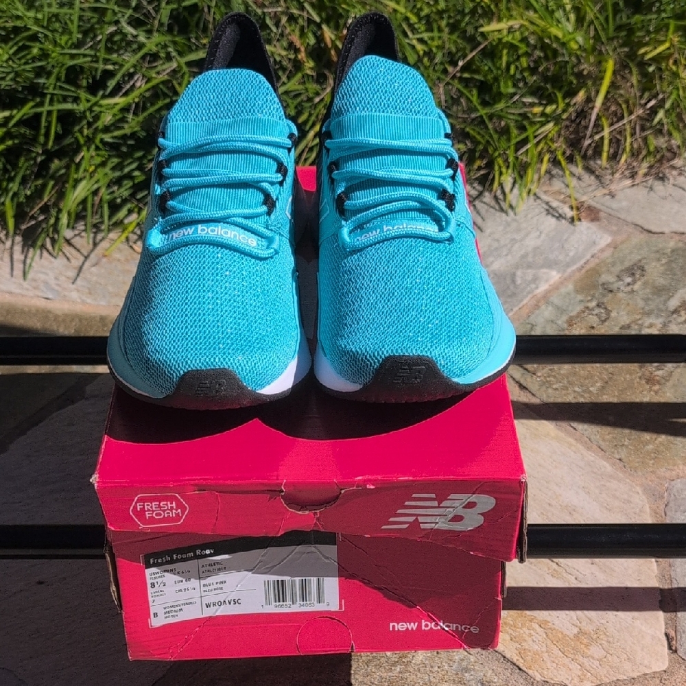 New Balance Turquoise Fresh Foam WROAVSC Sneakers, 8.5M NIB